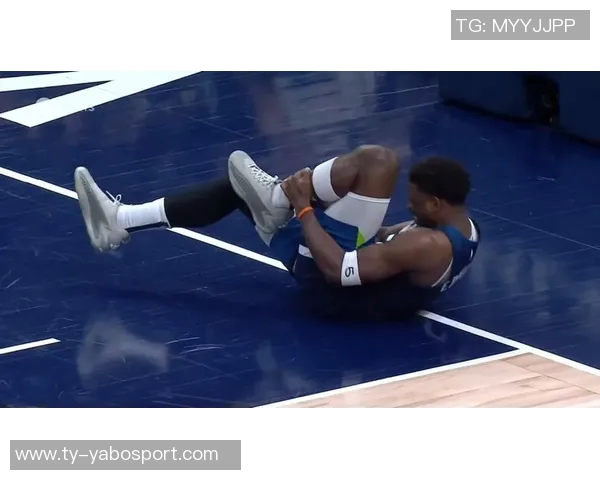 爱德华兹上半场表现分析5中3罚球全中贡献12分失误频繁正负值惨淡